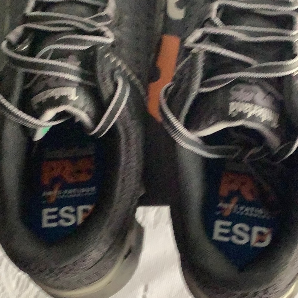 Timberland woman’s steel Toes shoes. - Picture 4 of 5